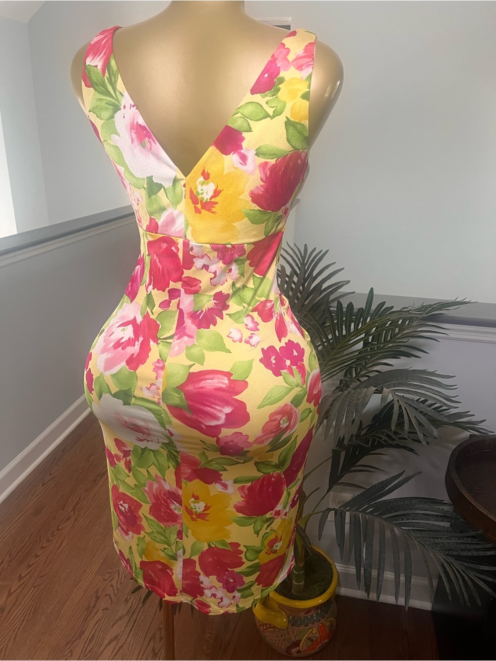 Lauren Ralph Lauren Yellow Floral V-Back Midi Dress with Pink Blooms